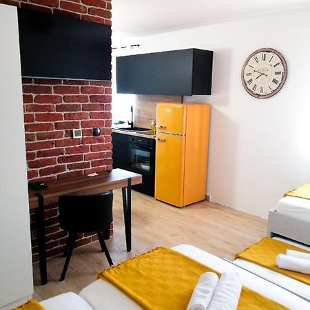 Evita Studio Apartment Karlovac Exterior foto