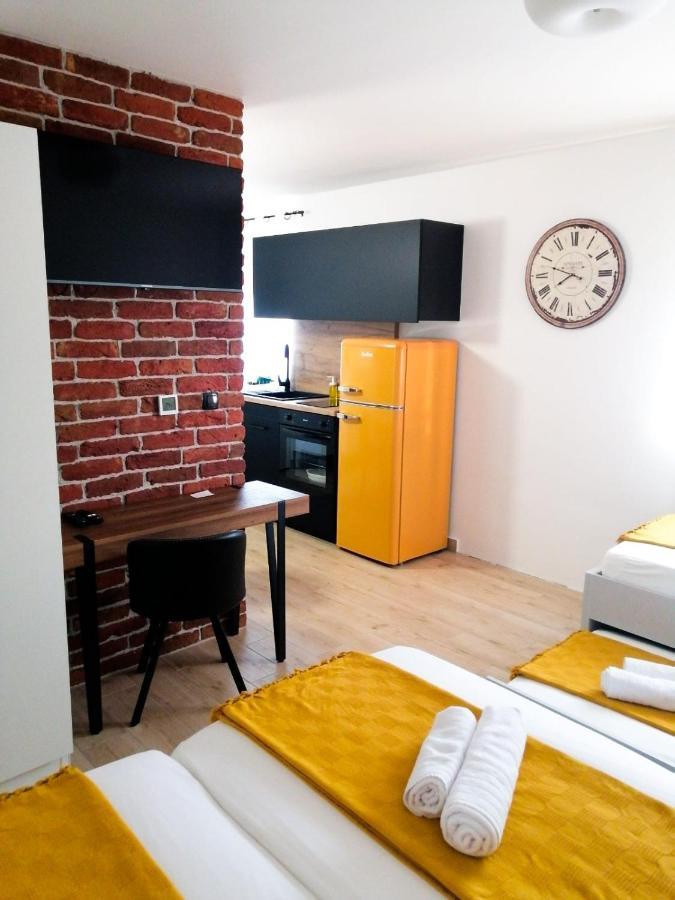 Evita Studio Apartment Karlovac Exterior foto