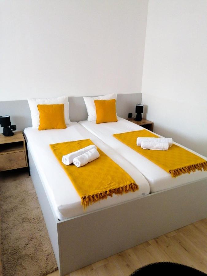Evita Studio Apartment Karlovac Exterior foto