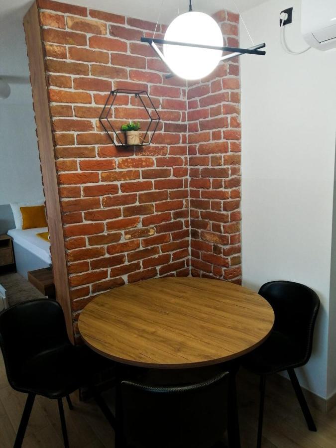 Evita Studio Apartment Karlovac Exterior foto